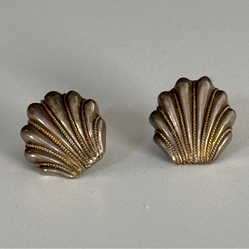 Tiffany & Co 18k Gold and sterling Silver Shell scallop stud Earrings two tone